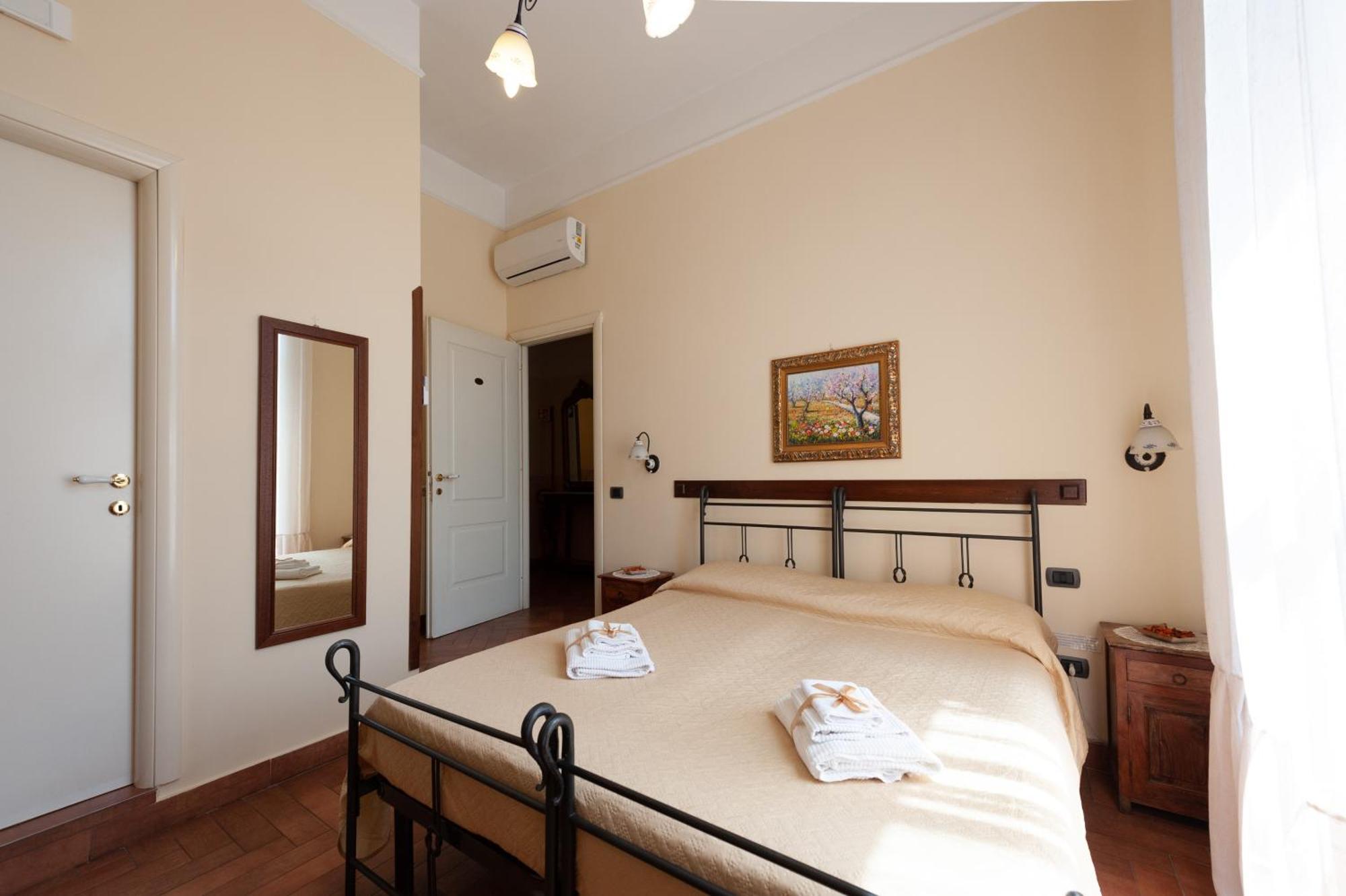Conte Cavour 3* Napoli